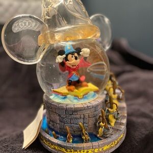 Disney’s Fantasia Sorcerer Mickey Musical Light Up Snowglobe w/Tags